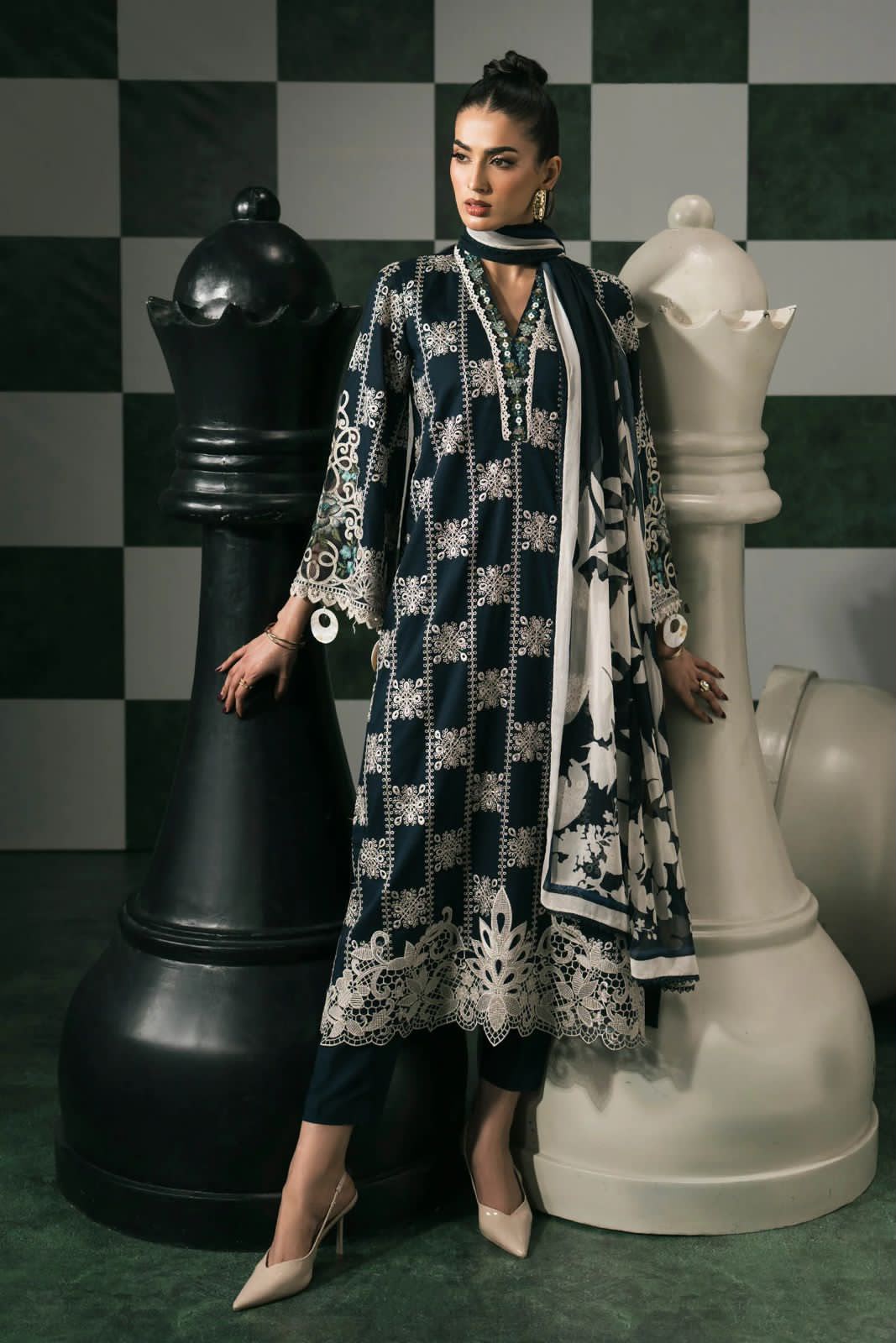 Embroidered Silk 3-Piece Suit | Size M 0985