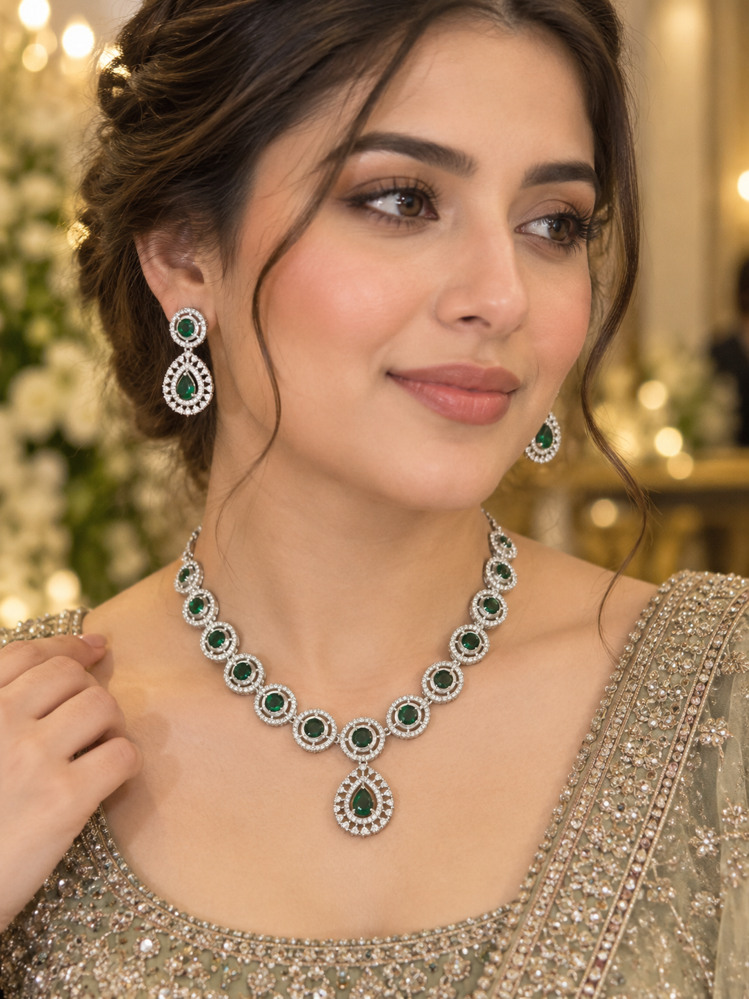 Emerald Green Halo Necklace & Earrings Set – Elegant Silver-Tone Jewellery